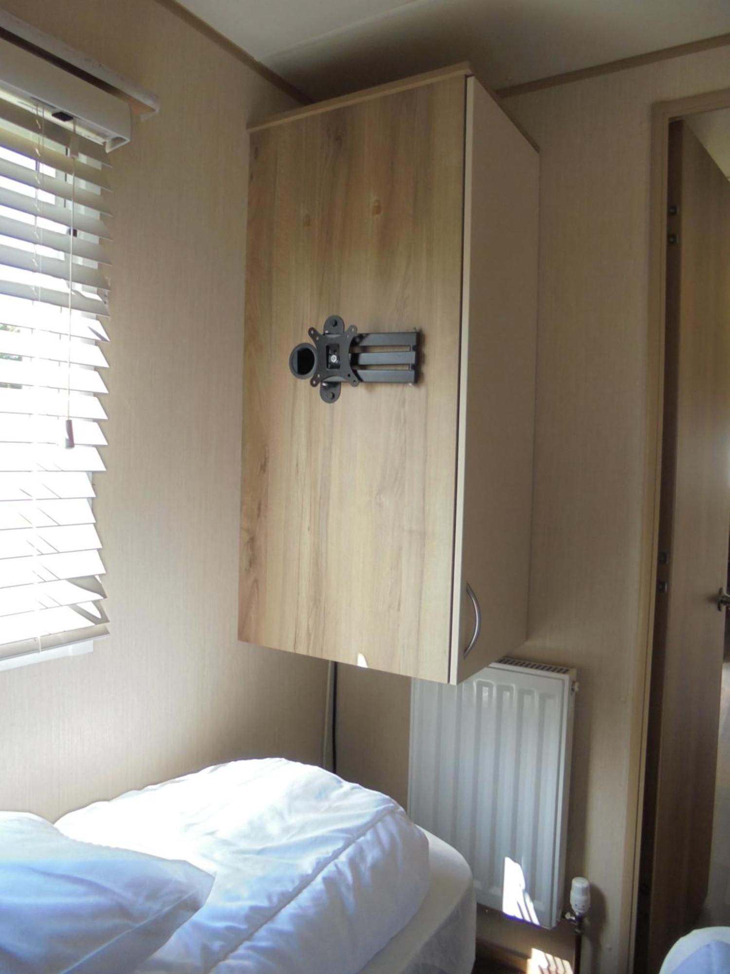 Kingfisher Horizon V 8 Berth Heated Close To Site Entrance